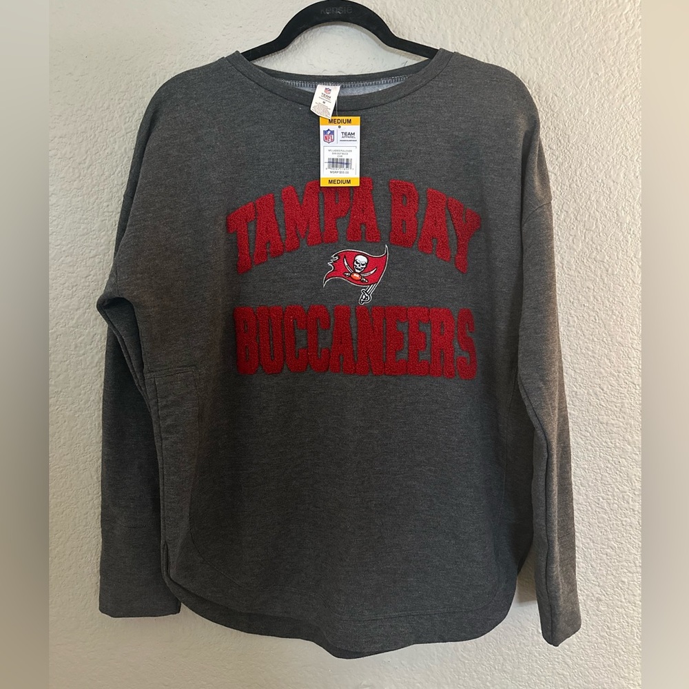 Tampa Bay Buccaneers Pull Over - New with tags!